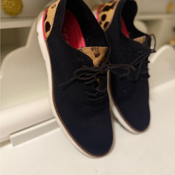 Crafted Stitchlite uppers with decorative detailing on a classic wingtip oxford. - Picture 6 of 14